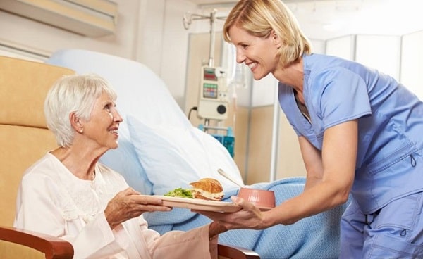 وظایف پرستار سالمند کدامند؟