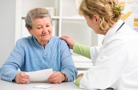 مزایای ارائه خدمات روانشناسی و مددکاری در خانه سالمندان