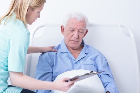 وظایف پرستار سالمند مبتلا به سرطان در خانه سالمندان