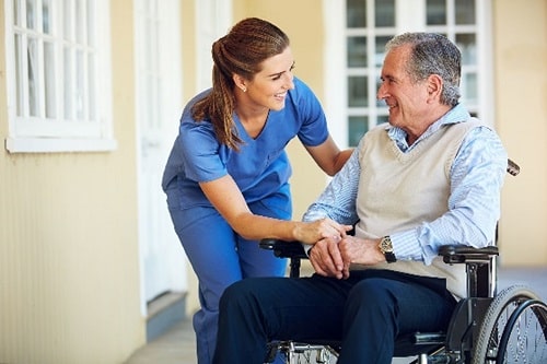 پرستار سالمند فلج در خانه سالمندان چه وظایفی دارد؟